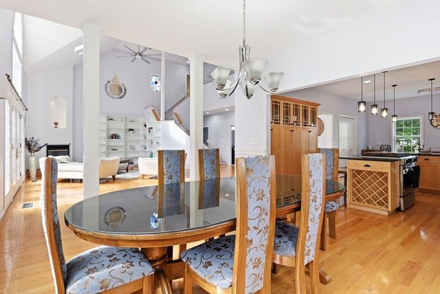20 Raymond Cir, Westfield, MA 01085