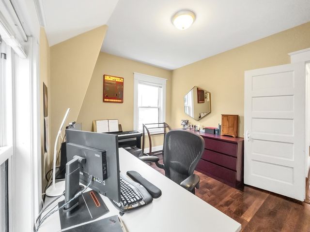 18 Alberta St, Boston, MA 02132