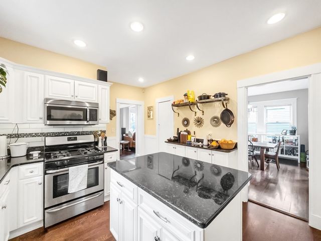 18 Alberta St, Boston, MA 02132