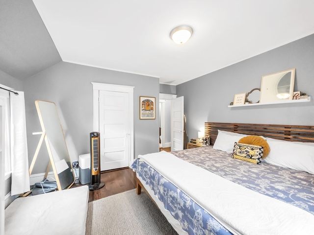 18 Alberta St, Boston, MA 02132