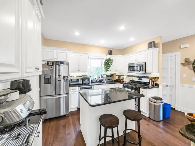 18 Alberta St, Boston, MA 02132