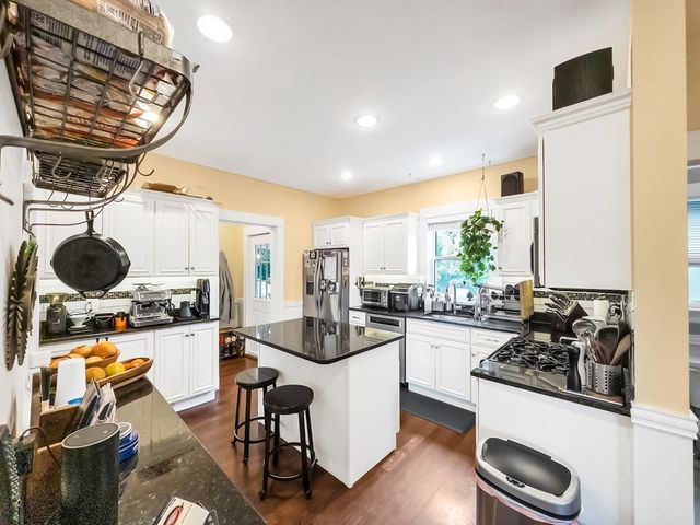 18 Alberta St, Boston, MA 02132
