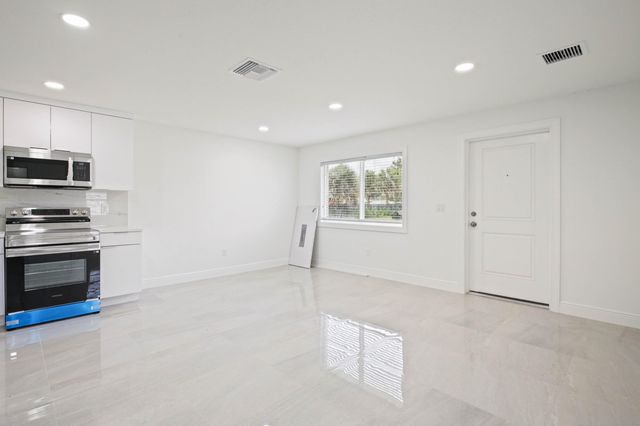 4595 Old Military Trail, West Palm Beach, FL 33417