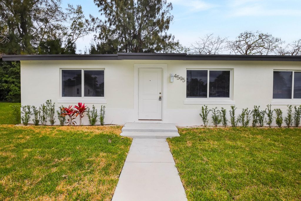 4595 Old Military Trail, West Palm Beach, FL 33417