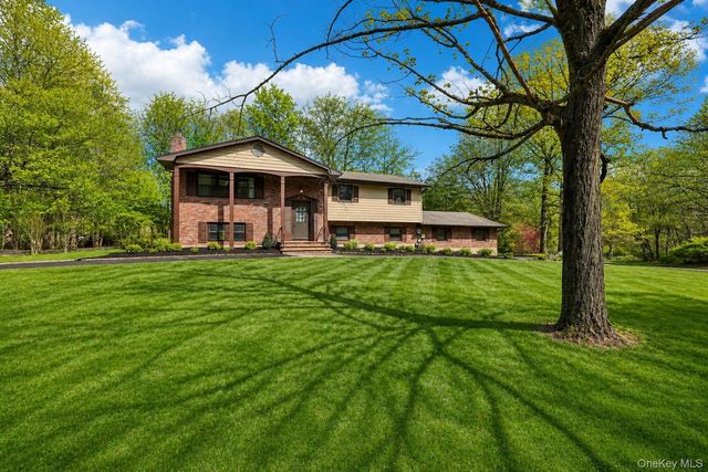 16 Elrod Drive, West Nyack, NY 10994
