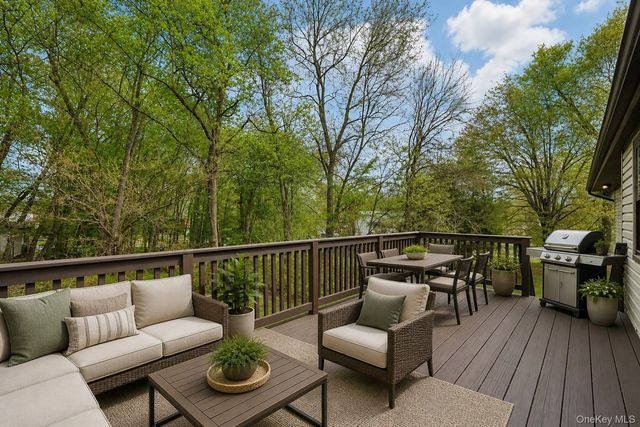 16 Elrod Drive, West Nyack, NY 10994
