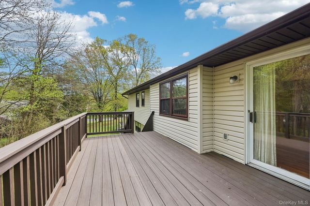 16 Elrod Drive, West Nyack, NY 10994