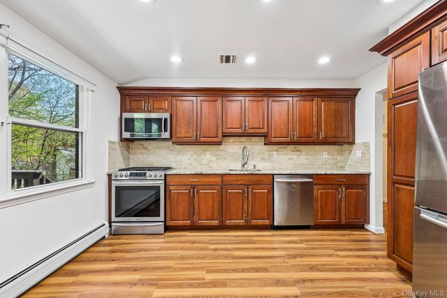 16 Elrod Drive, West Nyack, NY 10994
