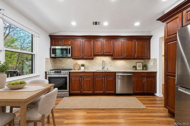 16 Elrod Drive, West Nyack, NY 10994