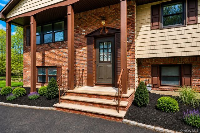 16 Elrod Drive, West Nyack, NY 10994