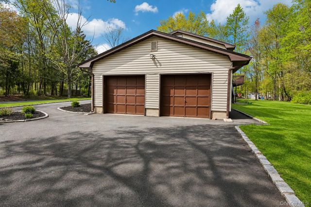 16 Elrod Drive, West Nyack, NY 10994
