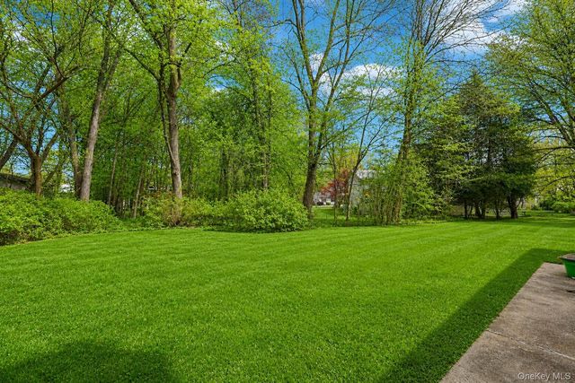 16 Elrod Drive, West Nyack, NY 10994