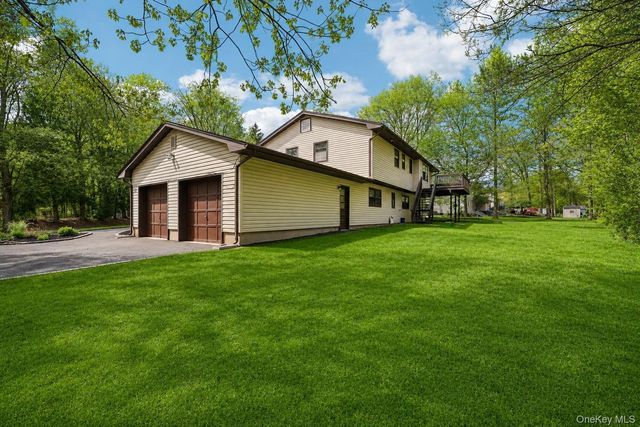 16 Elrod Drive, West Nyack, NY 10994