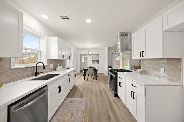 518 Whitecap Drive, El Lago, TX 77586