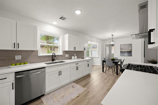 518 Whitecap Drive, El Lago, TX 77586