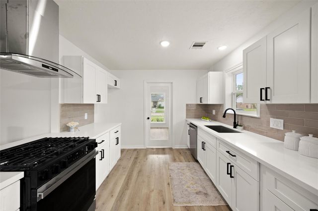 518 Whitecap Drive, El Lago, TX 77586