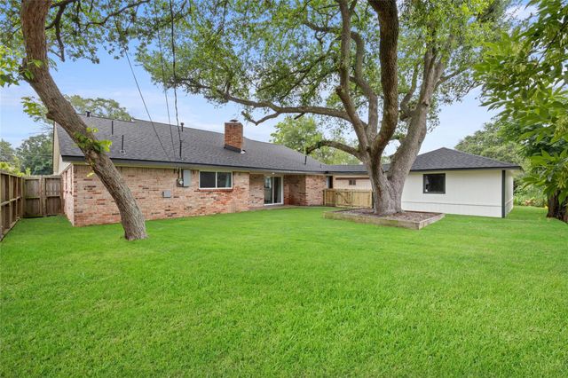 518 Whitecap Drive, El Lago, TX 77586