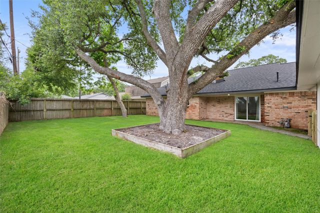 518 Whitecap Drive, El Lago, TX 77586