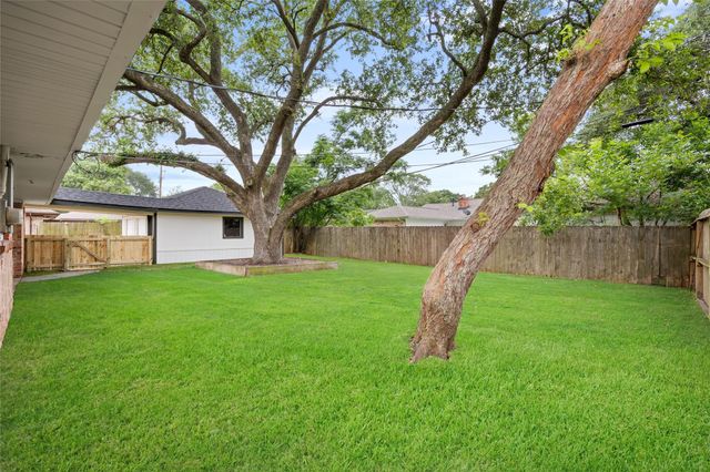 518 Whitecap Drive, El Lago, TX 77586