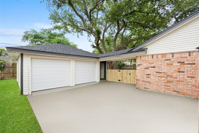 518 Whitecap Drive, El Lago, TX 77586