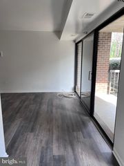 9710 KINGSBRIDGE DR #104, Fairfax, VA 22031