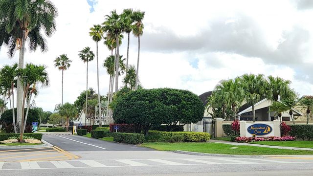 13053 Meadowbreeze Drive, Wellington, FL 33414