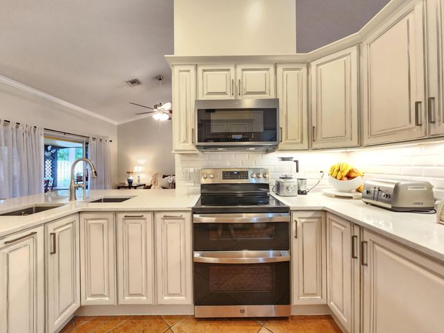 13053 Meadowbreeze Drive, Wellington, FL 33414