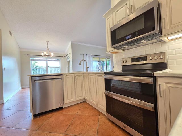 13053 Meadowbreeze Drive, Wellington, FL 33414