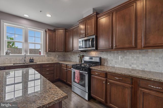 1211 SHENANDOAH SQ N, Brunswick, MD 21716