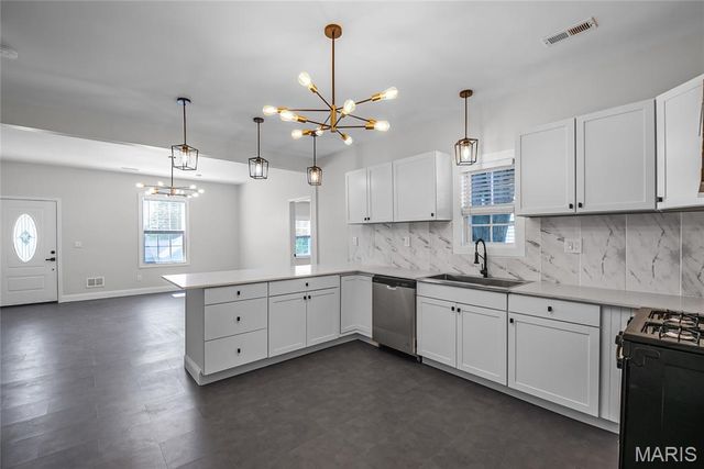 165 School Street, Glen Carbon, IL 62034