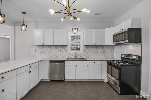 165 School Street, Glen Carbon, IL 62034