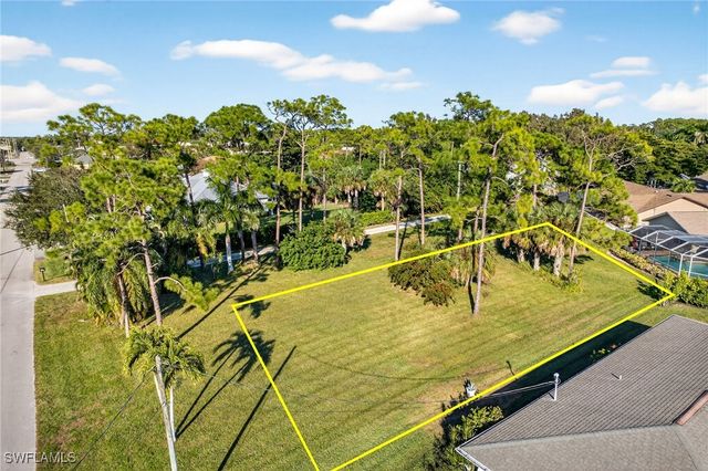 28195 Meadowlark LN, Bonita Springs, FL 34134