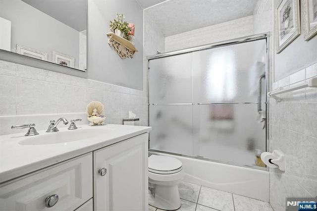 291 S Chestnut Street, Twp Of Washington, NJ 07676
