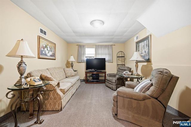 291 S Chestnut Street, Twp Of Washington, NJ 07676