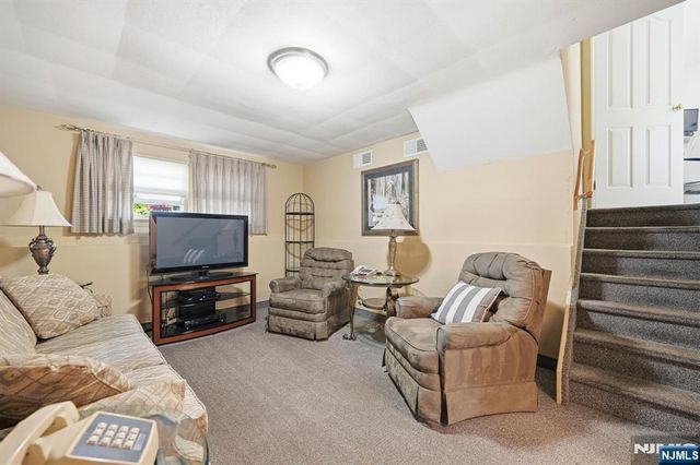 291 S Chestnut Street, Twp Of Washington, NJ 07676