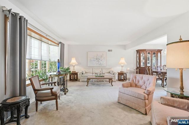 291 S Chestnut Street, Twp Of Washington, NJ 07676