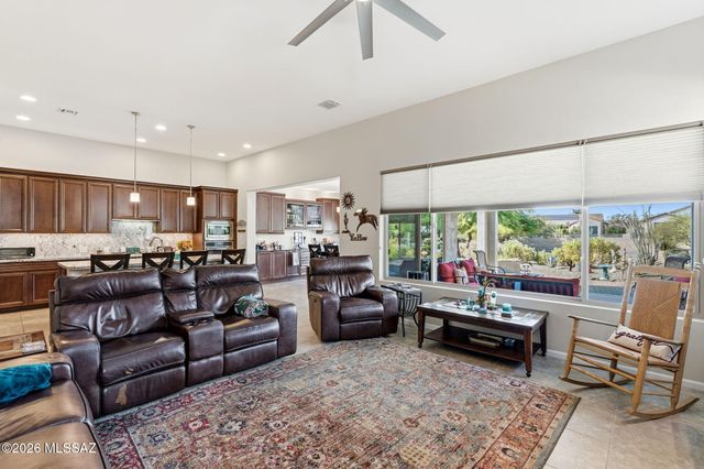 2101 E Madera Plateau Drive, Green Valley, AZ 85614