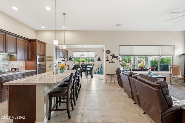 2101 E Madera Plateau Drive, Green Valley, AZ 85614