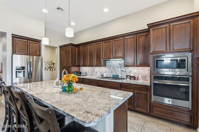 2101 E Madera Plateau Drive, Green Valley, AZ 85614