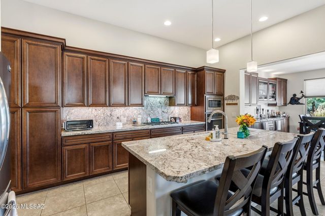 2101 E Madera Plateau Drive, Green Valley, AZ 85614