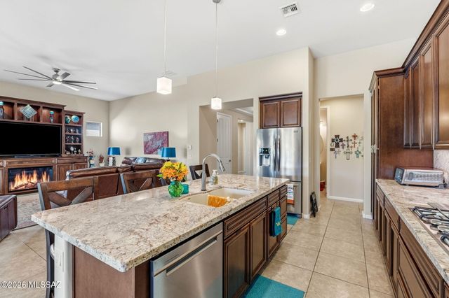 2101 E Madera Plateau Drive, Green Valley, AZ 85614