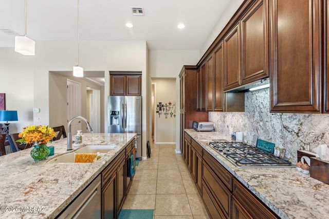 2101 E Madera Plateau Drive, Green Valley, AZ 85614