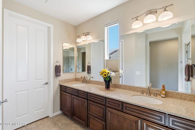 2101 E Madera Plateau Drive, Green Valley, AZ 85614