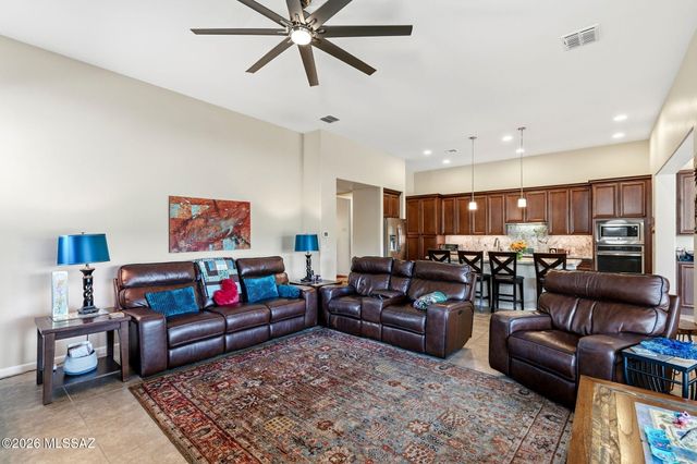 2101 E Madera Plateau Drive, Green Valley, AZ 85614