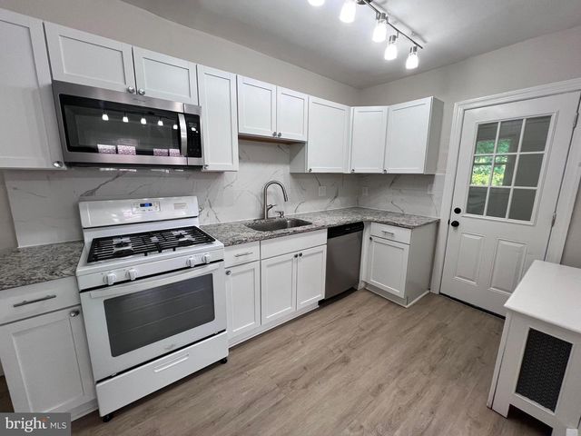 910 E 20TH ST, Chester, PA 19013