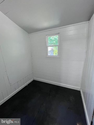 910 E 20TH ST, Chester, PA 19013