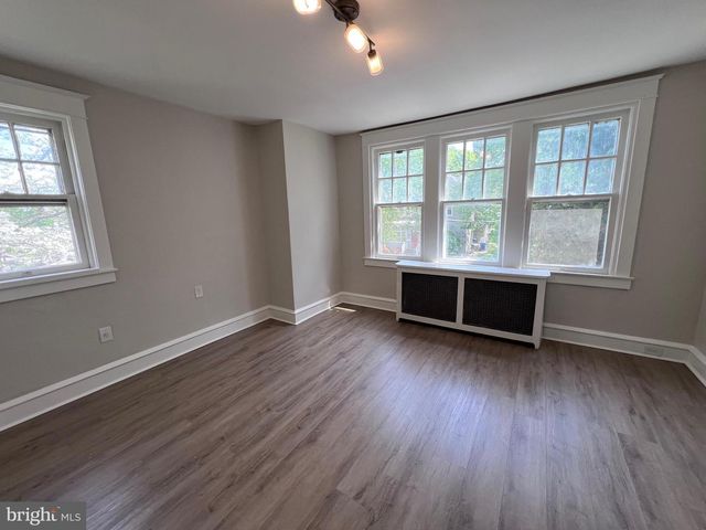 910 E 20TH ST, Chester, PA 19013