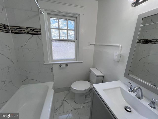 910 E 20TH ST, Chester, PA 19013