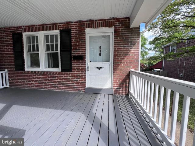 910 E 20TH ST, Chester, PA 19013