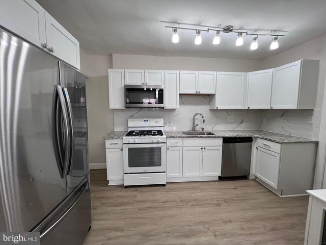 910 E 20TH ST, Chester, PA 19013